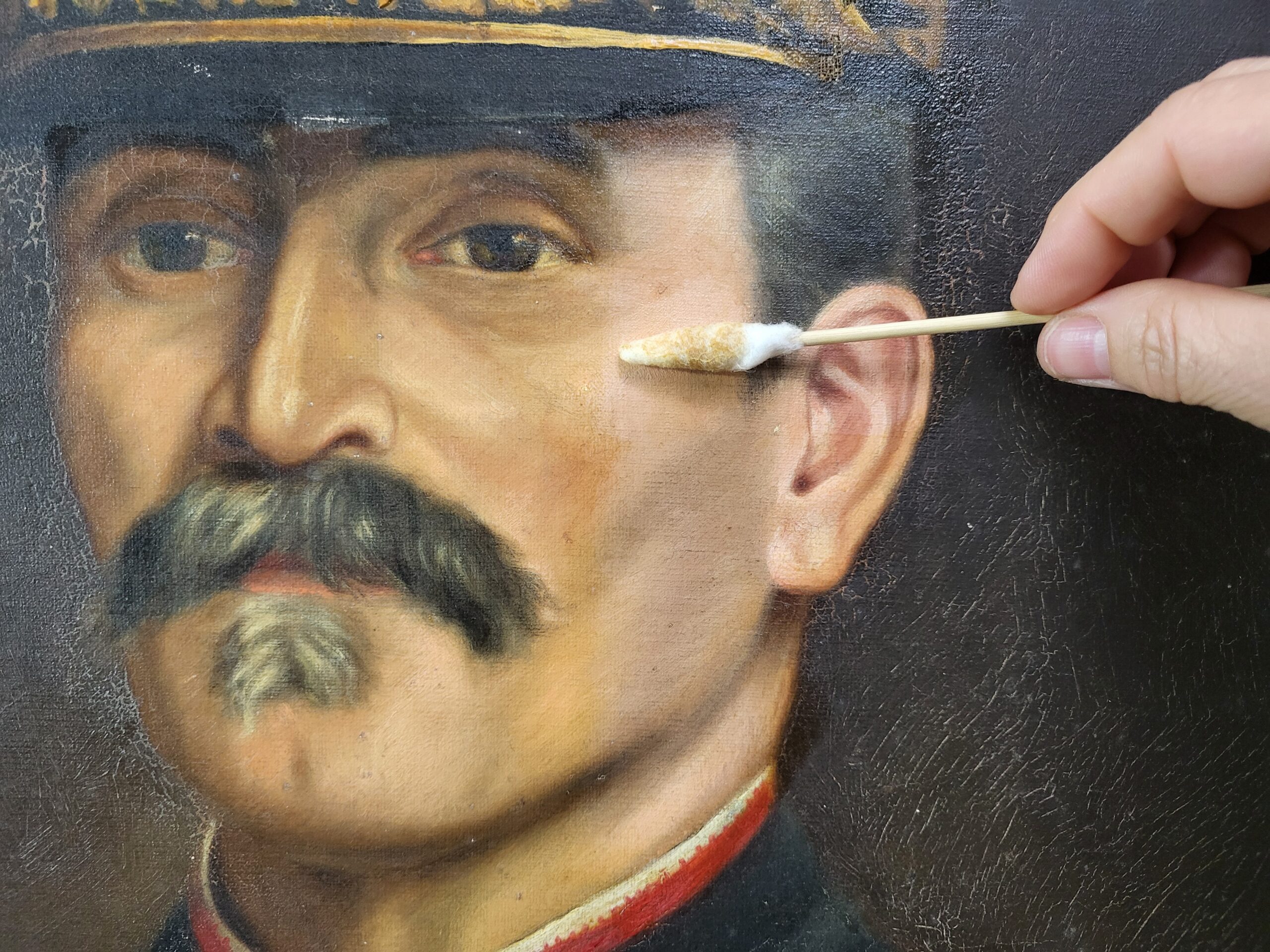 Retrait de vernis du tableau de général Loizillon